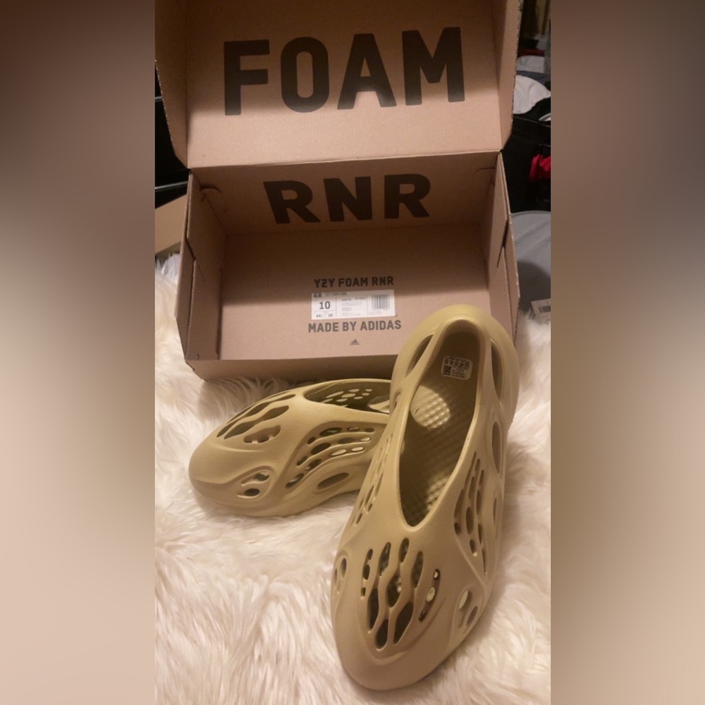 Adidas Yeezy Foam RNNR Sulfur